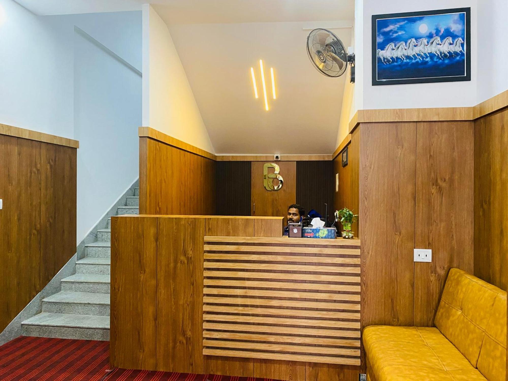 B Six Hotel 벵갈루루 외부 사진